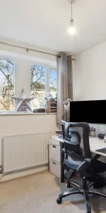 2 bedroom flat in Clapham - Photo 3