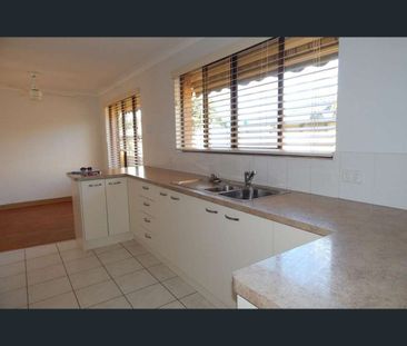 1/110 Christine Avenue, Burleigh Waters, Qld 4220 - Photo 2