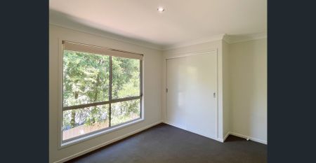 SPACIOUS FOUR BEDROOM TOWNHOUSE - Photo 4