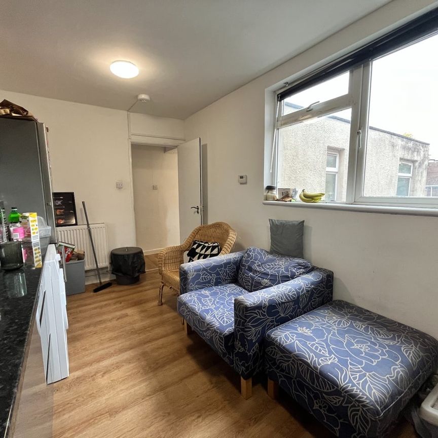 Room in a Shared House, The Malt House, BS2 - Photo 1