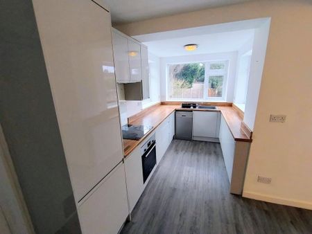 3 bedroom semi-detached house to rent - Photo 3