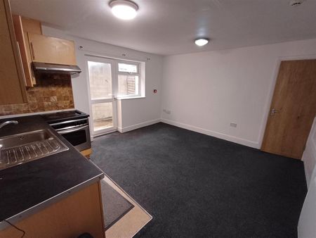 Broadway, Cardiff - Photo 4