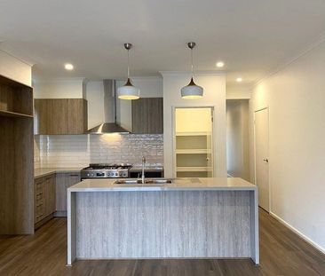 Impressive Family Residence - Photo 3