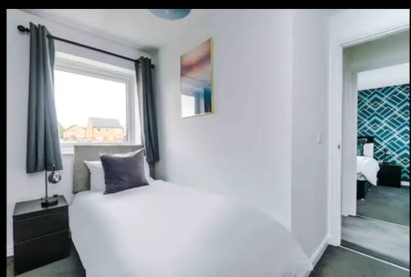 5 Bed Semi-Detached House, Kylemore Way, M11 - Photo 5