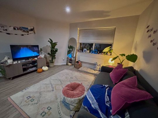 2 Bed Flat, Highbury Court, LS6 - Photo 1