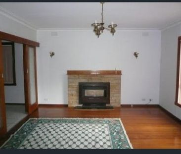 Centrally located family home! - Photo 3