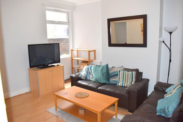 4 bedroom terraced house to rent - Photo 1