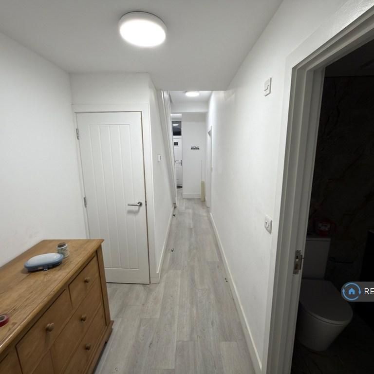 6 bedroom end of terrace house to rent - Photo 1