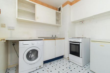 3 bedroom flat to rent - Photo 2