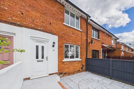 2 bedroom House in Alexandra Road, Hampshire - Photo 5