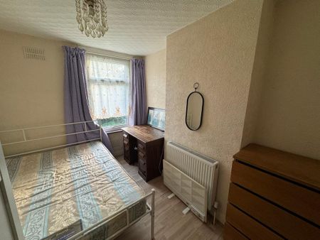 3 bedroom terraced house to rent - Photo 3