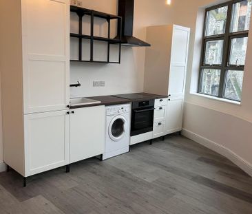 1 bedroom in a flat share to rent - Photo 2