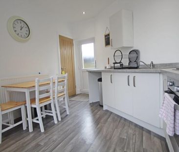 2 bedroom end of terrace house to rent - Photo 6