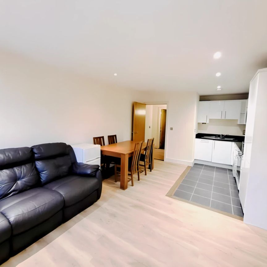 2 Bedrooms 1 Bathroom - Photo 1