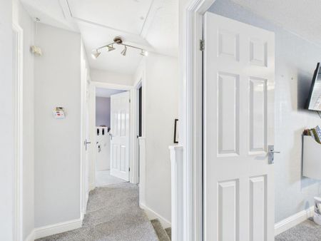 4 bedroom detached house to rent - Photo 2