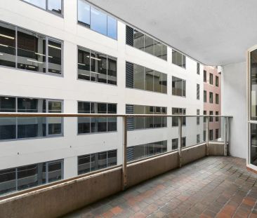“Renovated Oversized City Pad | Furnished” - Photo 4