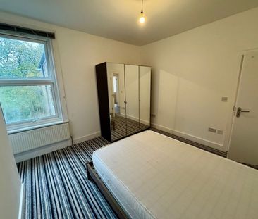 4 Bed Flat, Trevelyan Road, SW17 - Photo 5