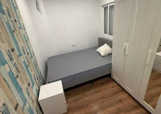 Plaça de Pep Ventura, Badalona, Catalonia 08912