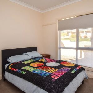 Move-In Ready Share House – Ideal for Students/FIFO - Photo 2
