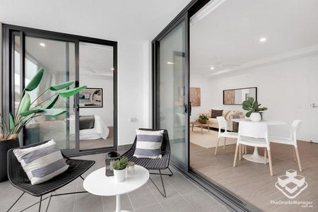 MILTON - HIGH FLOOR 2 BEDROOM 2 BATH ROOM APARTMENT WITH 1 CARPARK - Photo 2