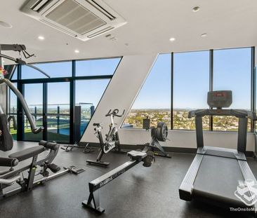 15th Floor Amazing City and River Views - Photo 3