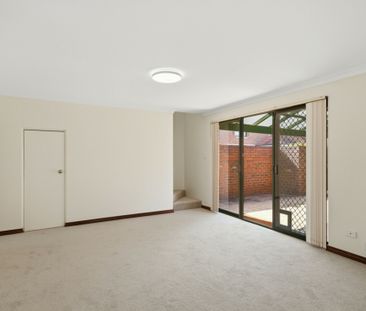 Spacious Homely Townhouse - Photo 3