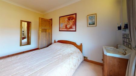 3 bedroom House To Let - Photo 3