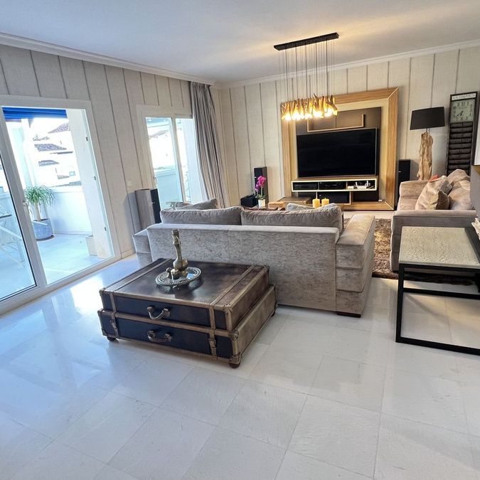 Apartment in Puerto Banús, Costa del Sol - Photo 1