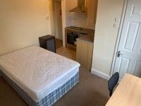 1 bed Studio - To Let - Photo 2