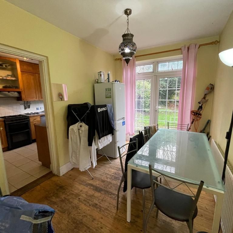 1 bedroom in a house share to rent - Photo 1