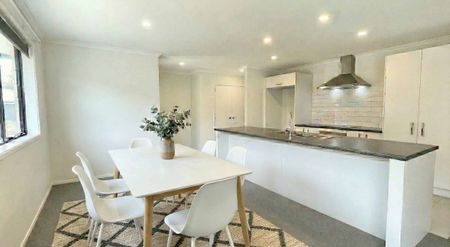 Immaculate home! - Photo 2