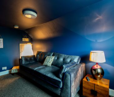 Fully Refurbished Beautiful Edwardian Shared Town House in the popu... - Photo 1