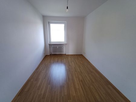 Helle 3-Zimmer Wohnung mit Balkon in Hasenbergl - Foto 2