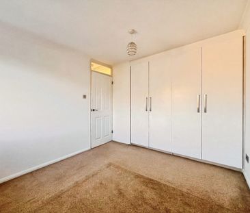 Bradleigh Avenue, Grays, RM17 - Photo 3