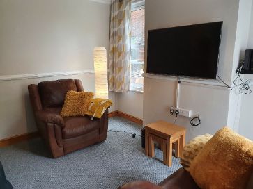 5 bedroom house, 1 en-suite - Photo 2