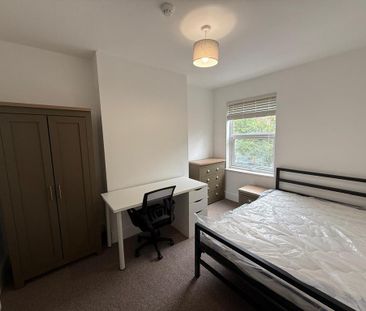 1 bedroom in a house share to rent - Photo 2
