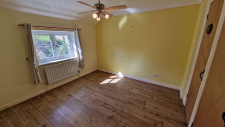 3 bed town house to rent in Meadow View, Holywell Lake - Photo 3