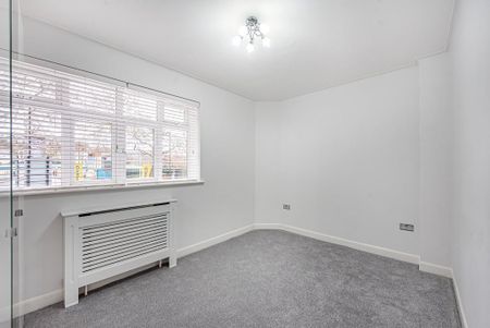 4 bedroom flat to rent - Photo 2