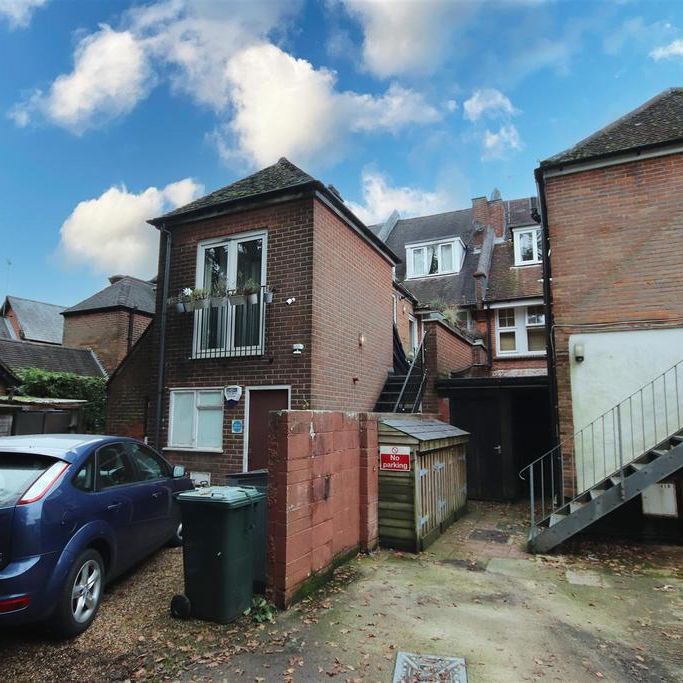 2 bedroom flat to rent - Photo 1