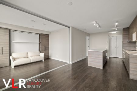 Condo in Surrey, BC - Photo 3