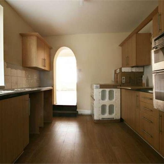 Montagu Road, London, N18 - Photo 1