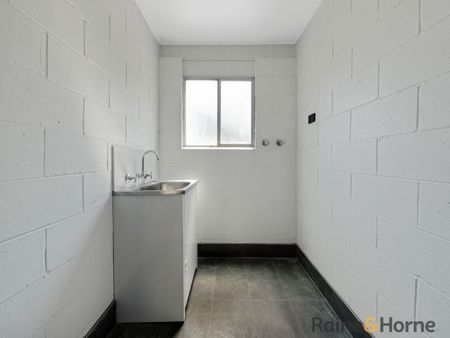 BRIGHT & AIRY RENOVATED HOME - Photo 5