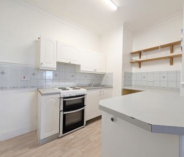 To Let – Lakeview Court, Promenade, Southport – One Bed Third Floor... - Photo 2