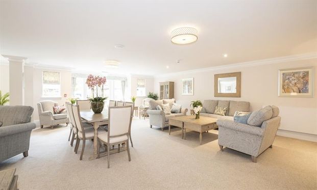 Fluer De Lis, College Town, GU47 - Photo 1