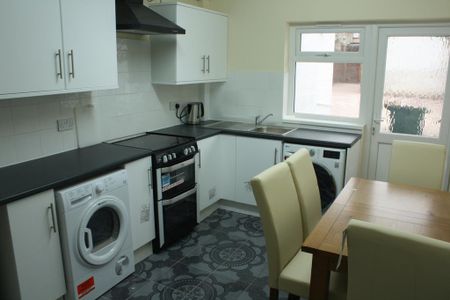 2 bedroom flat to rent - Photo 3