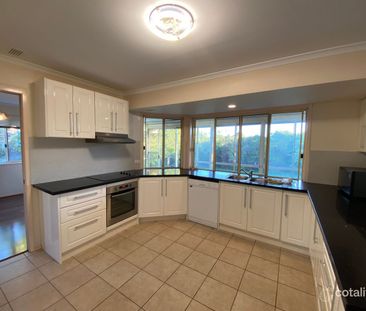 Spacious Family Home in Prime Carseldine Location - Photo 6