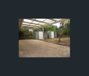 8 Lorita Crescent, Hallett Cove, SA 5158 - Photo 2