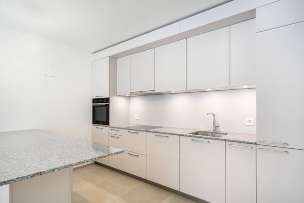 Charm in the heart of the Bourg and a stone's throw from Lake Geneva - Photo 1