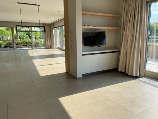 LUXE APPARTEMENT + zeer riant zongericht terras, dubbele garage & (wijn)kelder - Photo 1