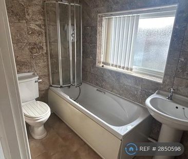 3 bedroom semi-detached house to rent - Photo 5